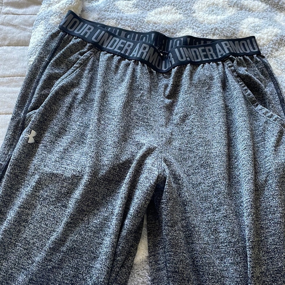 Medium under armor leggins/sweats